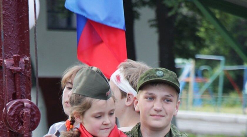 Военно-патриотический лагерь начал работу на базе "Лесных просторов"