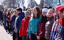 Возложение цветов к памятнику Тарасу Шевченко, Луганск, 9 марта 2016 года