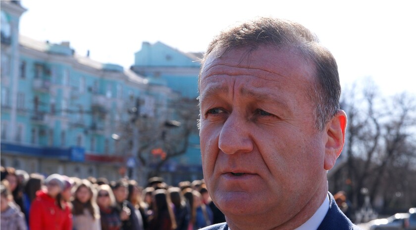 Возложение цветов к памятнику Тарасу Шевченко, Луганск, 9 марта 2016 года