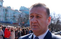 Возложение цветов к памятнику Тарасу Шевченко, Луганск, 9 марта 2016 года