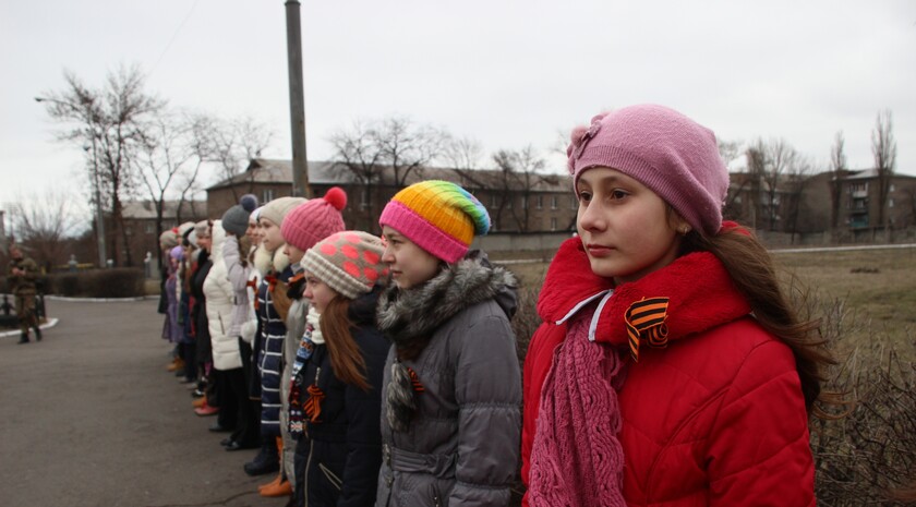 Церемония закладки камня на месте памятника "Павшим в боях за Родину", Алчевск, 17 февраля 2016 года