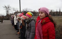 Церемония закладки камня на месте памятника "Павшим в боях за Родину", Алчевск, 17 февраля 2016 года