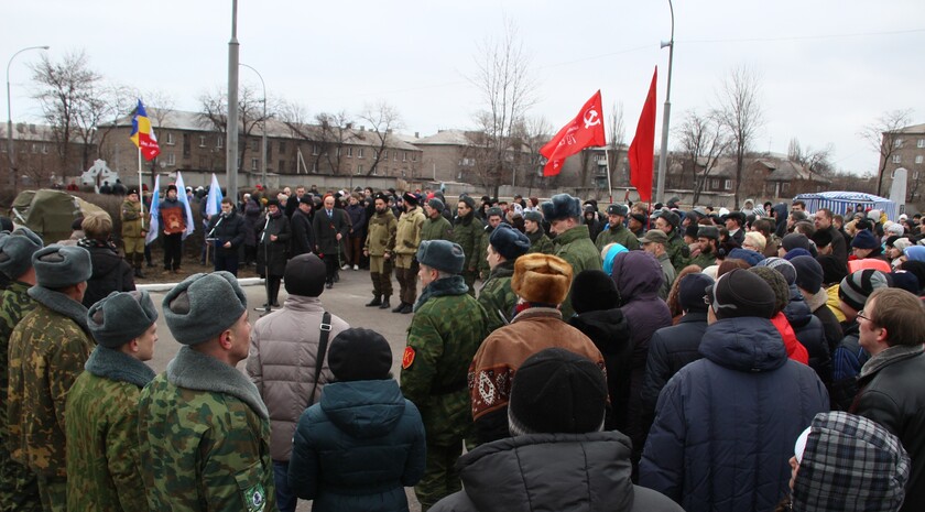 Церемония закладки камня на месте памятника "Павшим в боях за Родину", Алчевск, 17 февраля 2016 года