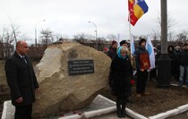 Церемония закладки камня на месте памятника "Павшим в боях за Родину", Алчевск, 17 февраля 2016 года