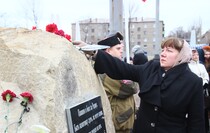 Церемония закладки камня на месте памятника "Павшим в боях за Родину", Алчевск, 17 февраля 2016 года