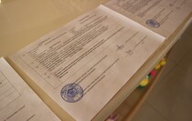 Вручение семьям новорожденных первых свидетельств о рождении республиканского образца, Луганск, 2 февраля 2016 года