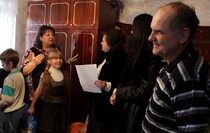 Посещение супругой главы ЛНР Ларисой Плотницкой детских домов семейного типа, Луганск, 18 декабря 2015 года