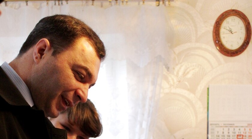 Посещение супругой главы ЛНР Ларисой Плотницкой детских домов семейного типа, Луганск, 18 декабря 2015 года