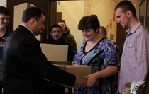 Посещение супругой главы ЛНР Ларисой Плотницкой детских домов семейного типа, Луганск, 18 декабря 2015 года