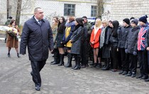 Открытие мемориальной доски в память о российских журналистах Игоре Корнелюке и Антоне Волошине, Металлист, 15 декабря 2015 года