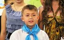 Игорь Плотницкий побывал на утреннике в Луганском детдоме №1 и вручил детям подарки