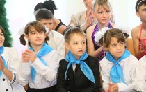 Игорь Плотницкий побывал на утреннике в Луганском детдоме №1 и вручил детям подарки