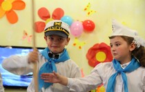 Игорь Плотницкий побывал на утреннике в Луганском детдоме №1 и вручил детям подарки
