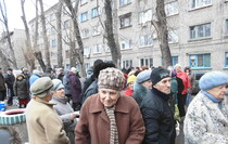 Луганчане устраивают благотворительные обеды для соседей 
