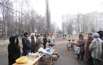 Луганчане устраивают благотворительные обеды для соседей 