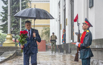 Митинг-реквием памяти погибших в результате авиаудара ВСУ по зданию бывшей ЛОГА, Луганск, 2 июня 2021 года