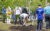 Открытие тематической инсталляции и высадка березовой аллеи в честь Дня России, Луганск, 12 июня 2021 года