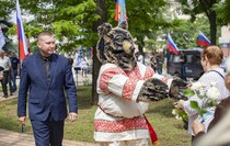 Открытие тематической инсталляции и высадка березовой аллеи в честь Дня России, Луганск, 12 июня 2021 года