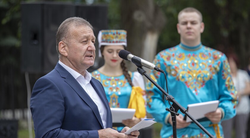 Открытие тематической инсталляции и высадка березовой аллеи в честь Дня России, Луганск, 12 июня 2021 года