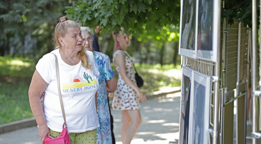 Выставка работ и церемония награждения победителей конкурса патриотической песни и конкурса-пленэра "Место силы", Луганск, 26 июня 2021 года