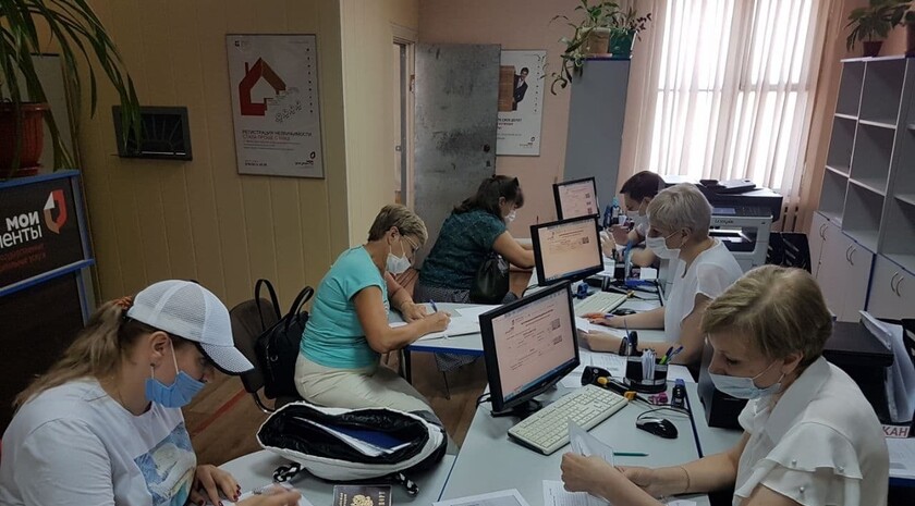 LPR residents receive their SNILS numbers in Russia, Gukovo, July 2, 2021