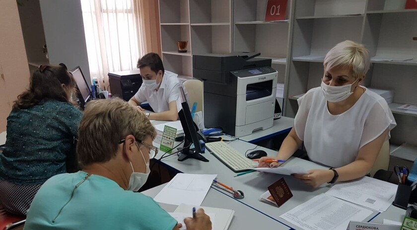 LPR residents receive their SNILS numbers in Russia, Gukovo, July 2, 2021