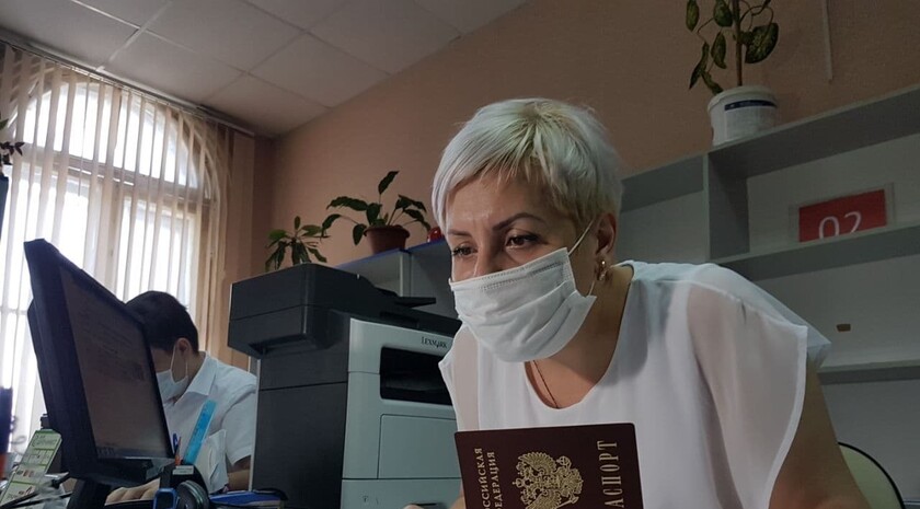 LPR residents receive their SNILS numbers in Russia, Gukovo, July 2, 2021