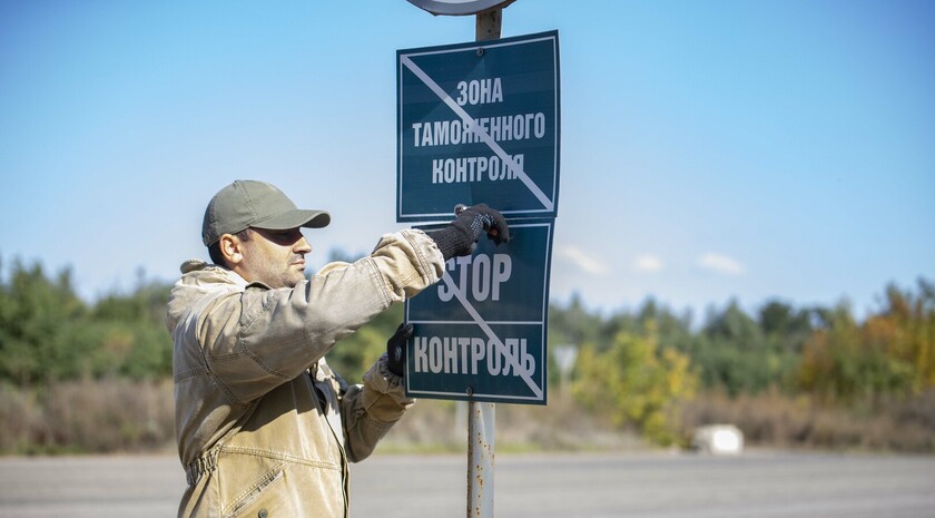Демонтаж пунктов таможенного контроля на границе между ЛНР и ДНР, Чернухино, 1 октября 2021 года