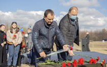 Церемония перезахоронения останков 50 жертв ВСУ в районе поселка Видное, Луганск, 29 октября 2021 года