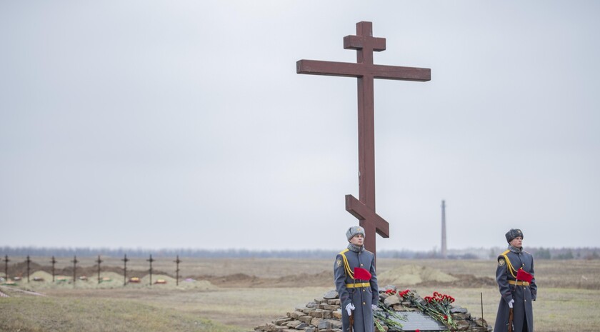 Возложение главами ЛНР и ДНР цветов к мемориальному комплексу "Не забудем, не простим!", Луганск, 2 ноября 2021 года