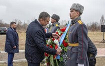 Возложение главами ЛНР и ДНР цветов к мемориальному комплексу "Не забудем, не простим!", Луганск, 2 ноября 2021 года