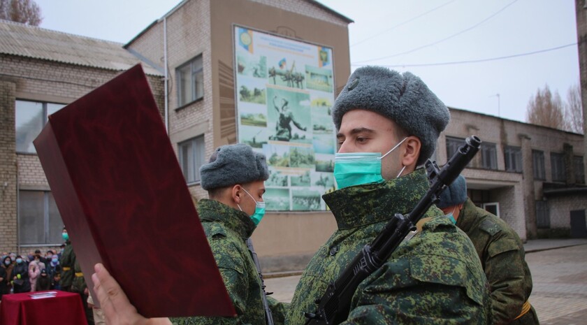 Принятие присяги на верность Республике призывниками Народной милиции ЛНР, Луганск, 4 ноября 2021 года