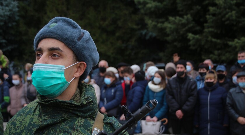 Принятие присяги на верность Республике призывниками Народной милиции ЛНР, Луганск, 4 ноября 2021 года