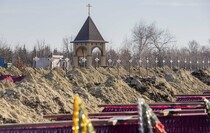 Церемония перезахоронения останков 115 жертв ВСУ в районе поселка Видное, Луганск, 11 ноября 2021 года