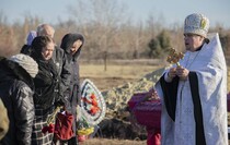 Церемония перезахоронения останков 115 жертв ВСУ в районе поселка Видное, Луганск, 11 ноября 2021 года