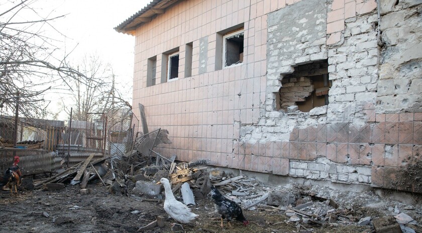 Последствия обстрела села Николаевка со стороны ВСУ, 30 ноября 2021 года