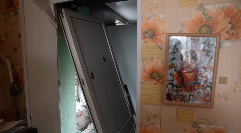 Последствия обстрела села Николаевка со стороны ВСУ, 30 ноября 2021 года