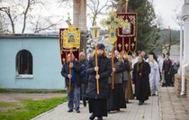 Пасхальные службы в храмах в Рубежном и Варваровке, 24 апреля 2022 года