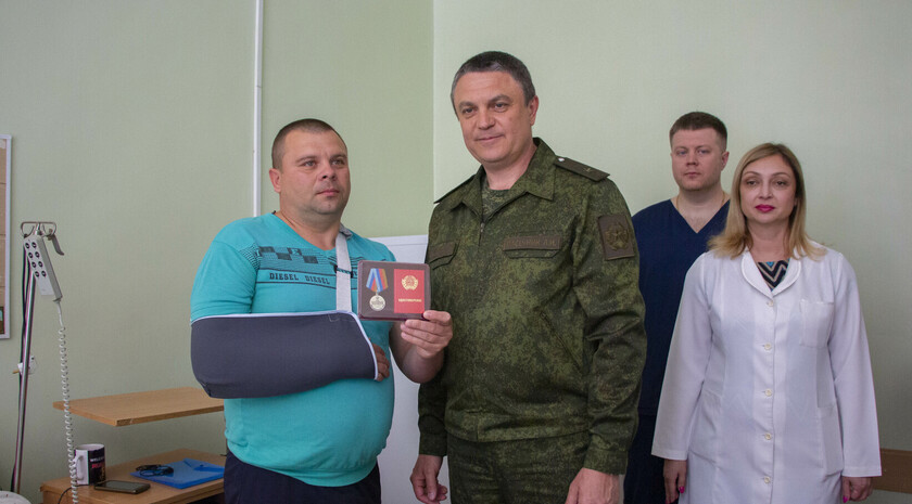 Награждение раненых защитников ЛНР, Луганск, 11 июня 2022 года
