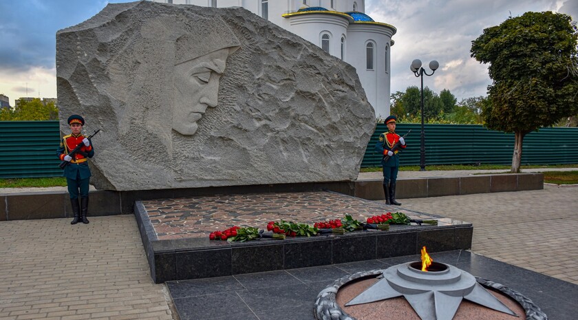 Церемония открытия обновленного мемориала "Непокоренные", Краснодон, 26 сентября 2022 года