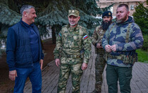 Передача представителями Чечни автомобилей скорой помощи и медикаментов в ЛРКБ, Луганск, 12 октября 2022 года