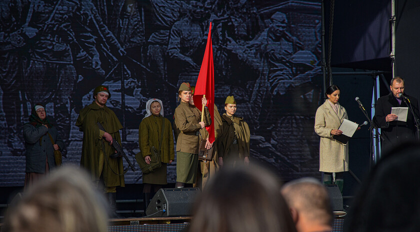 Открытие восстановленного после боевых действий памятника князю Игорю, Станица Луганская, 21 ноября 2022 года