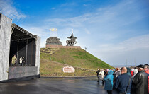 Открытие восстановленного после боевых действий памятника князю Игорю, Станица Луганская, 21 ноября 2022 года