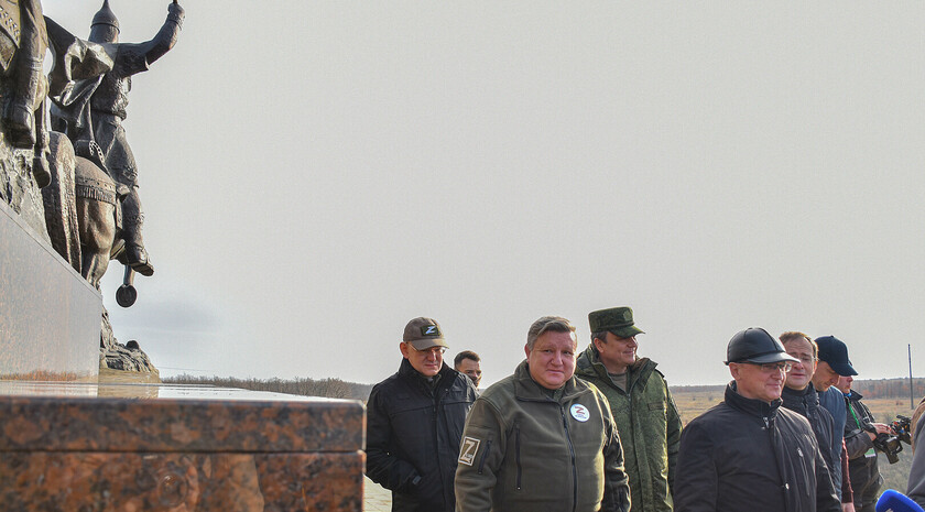 Открытие восстановленного после боевых действий памятника князю Игорю, Станица Луганская, 21 ноября 2022 года