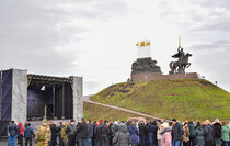Открытие восстановленного после боевых действий памятника князю Игорю, Станица Луганская, 21 ноября 2022 года