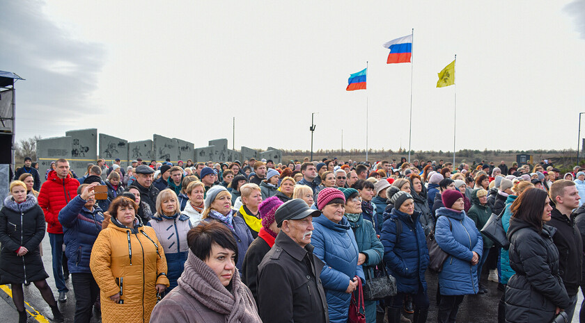 Открытие восстановленного после боевых действий памятника князю Игорю, Станица Луганская, 21 ноября 2022 года