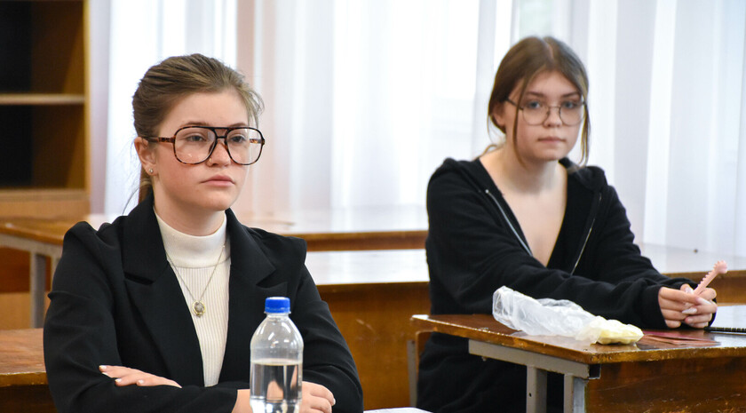 Сдача единого государственного экзамена по географии, химии и литературе, Луганск, 26 мая 2023 года