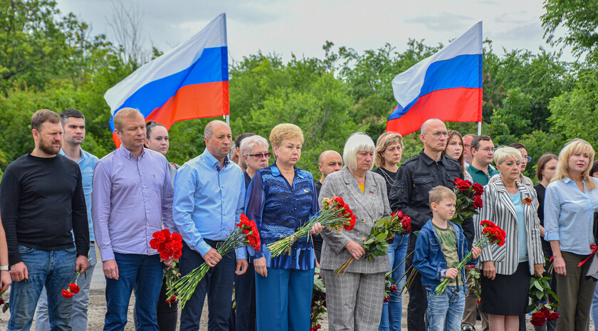 Митинг в память о российских журналистах ВГТРК Игоре Корнелюке и Антоне Волошине, Славяносербский район, 17 июня 2023 года