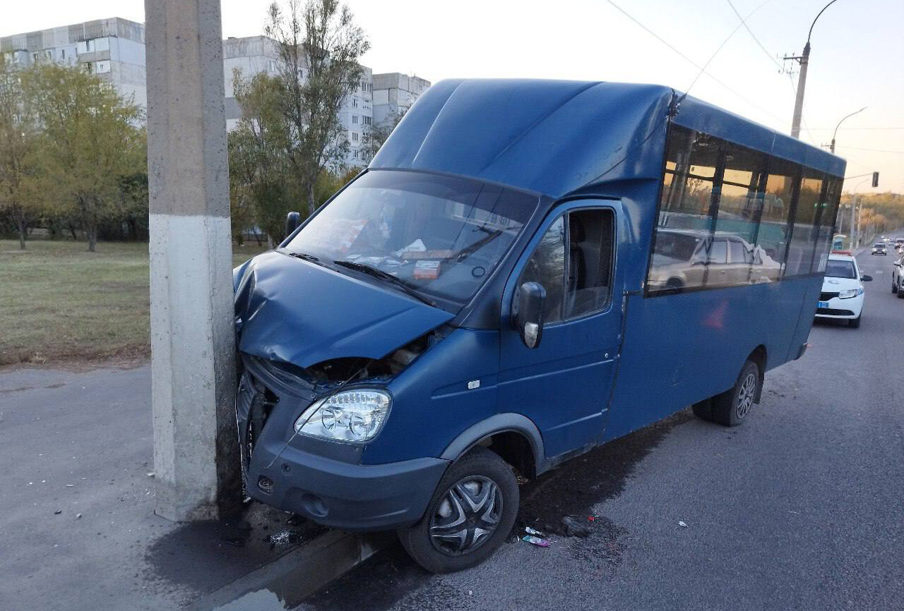 Пять пассажиров, в том числе ребенок, пострадали в аварии с маршруткой в  Луганске - Новости - Луганский Информационный Центр