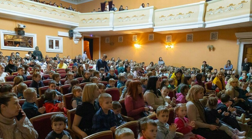 Фото: Луганский театр имени Голубовича